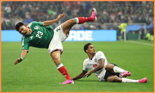 Quansah dikeluarkan dari lapangan karena tantangan sembrono selama Meksiko v