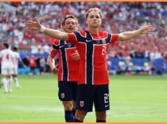 Andreas Schjelderup mencetak gol untuk Norwegia melawan Inggris