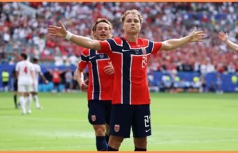 Andreas Schjelderup mencetak gol untuk Norwegia melawan Inggris