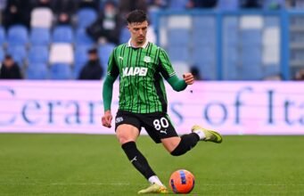 Leeds mengalahkan rival Liga Premier dalam perlombaan untuk merekrut bintang Piala Dunia
