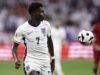 Bukayo Saka melengkapi dua golnya saat Inggris memimpin 4-0 melawan Prancis