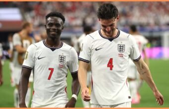 Bukayo Saka mencetak gol ketiga Inggris saat pertahanan Prancis runtuh