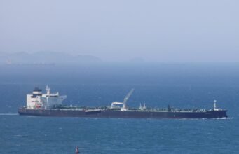 AS mencabut izin penjualan minyak Iran di tengah meningkatnya ketegangan di Selat Hormuz
