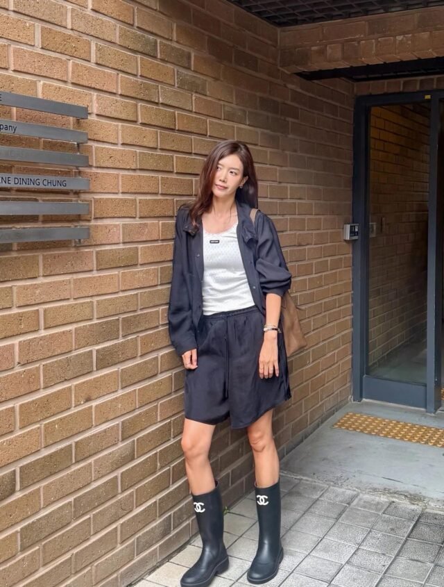 Aktris Chae Jung-an Mengubah Hari Hujan Menjadi Momen Fashion Mewah