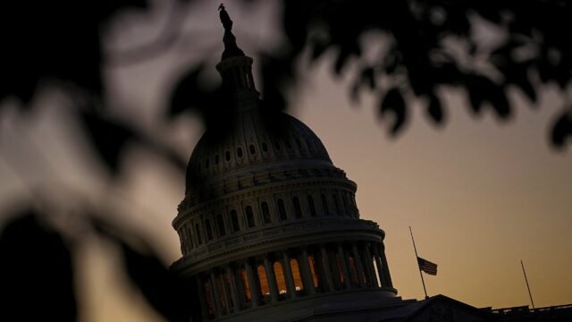Amerika Serikat: Partai Demokrat memblokir anggaran pertahanan penting untuk memprotes