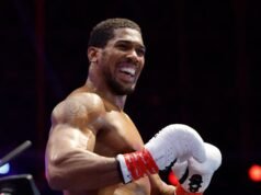 Anthony Joshua berjuang kembali untuk memenangkan pertarungan comeback emosional, menyiapkan Tyson Fury Clash