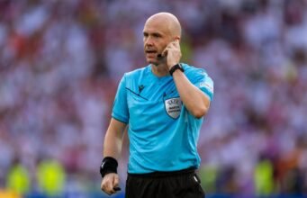 Anthony Taylor pensiun setelah 16 tahun menjadi wasit Liga Premier