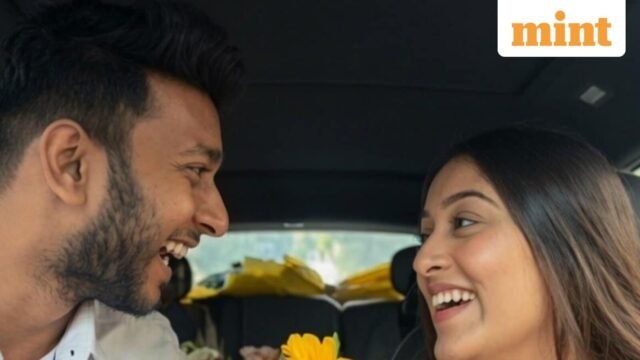 Apakah Siya Goyal ngobrol dengan temannya sambil berkata 'Pernikahan jo