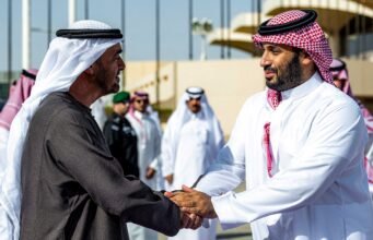 Arab Saudi dan Uni Emirat Arab secara terbuka menunjukkan persatuan setelah hubungan yang tegang selama berbulan-bulan