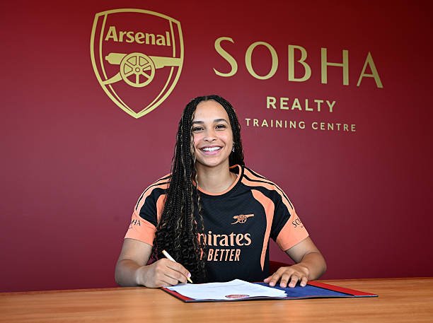 Arsenal menyelesaikan penandatanganan Lisa Baum