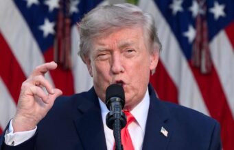 BBC memenangkan persetujuan pengadilan untuk memanggil lingkaran dalam Trump dalam gugatan senilai $10 miliar atas film dokumenter 6 Januari