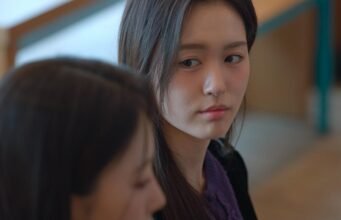 Bagaimana ‘Better Late Than Single’ Memperbaiki Kelelahan Acara Kencan Dengan Pesona Canggung