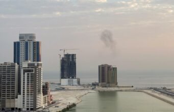 Bahrain, Kuwait menghadapi serangan Iran ketika serangan udara AS meluas untuk menargetkan lebih banyak jembatan