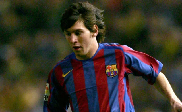 Berapa umur semua pemain Spanyol saat Lionel Messi melakukan debut