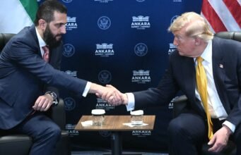 “Bumi sedang bergerak”: Trump memulai proses untuk menghapus Suriah dari daftar negara sponsor terorisme