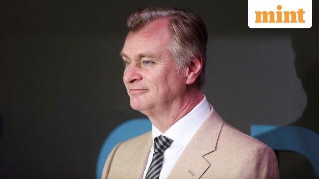 Christopher Nolan mengatakan penonton muda menolak 'kesalahan AI' dan memilih