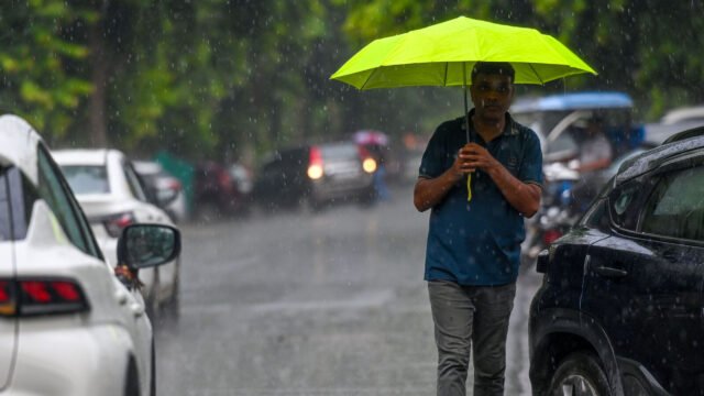 Cuaca Delhi Hari Ini: Hujan mengguyur sebagian ibu kota; IMD