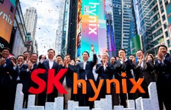 Debut Nasdaq menandai ‘momen bersejarah’ dan mengharapkan investasi besar dalam AI