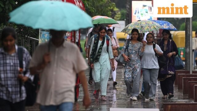 Delhi kembali dilanda musim hujan saat kota bersiap untuk bantuan