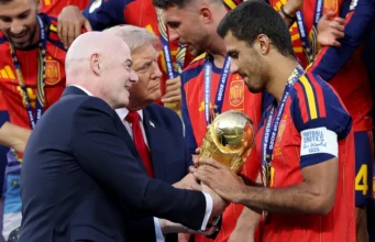 Gianni Infantino menghadapi keputusan besar karena pendapatan Piala Dunia 2026 yang belum pernah terjadi sebelumnya memberikan alasan utama bagi FIFA untuk mempertimbangkan ekspansi lainnya