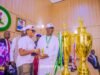 Gubernur Sule menghadiahi warga Amazon Nasarawa dengan bus dan uang tunai setelah kemenangan Piala FA