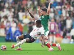 Inggris memberi Meksiko kekalahan Piala Dunia pertama mereka di Estadio Azteca, menang 3-2 untuk mencapai perempat final