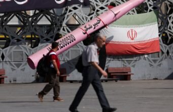 Iran memperingatkan campur tangan AS di Selat Hormuz akan mempengaruhi energi global