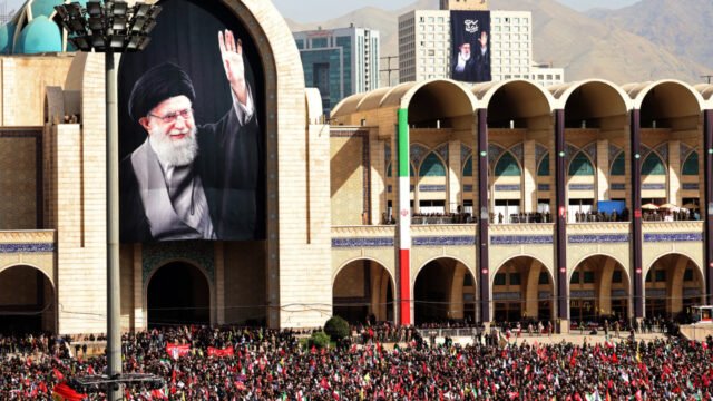 Iran memulai pemakaman kenegaraan enam hari untuk Ali Khamenei
