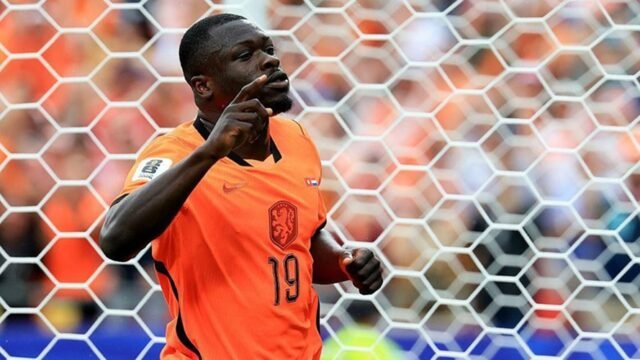 Juventus mempertimbangkan Brian Brobbey