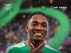 Kanyinsola Ajayi mengakhiri penantian 20 tahun dan memenangkan medali 100m putra Commonwealth Games pertama Nigeria sejak 2006
