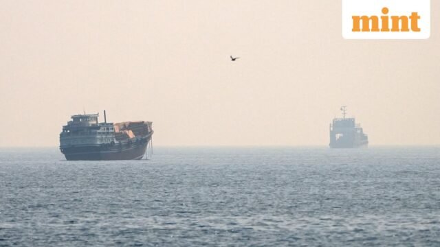 Kapal tanker India menyimpang dari koridor Oman yang didukung AS