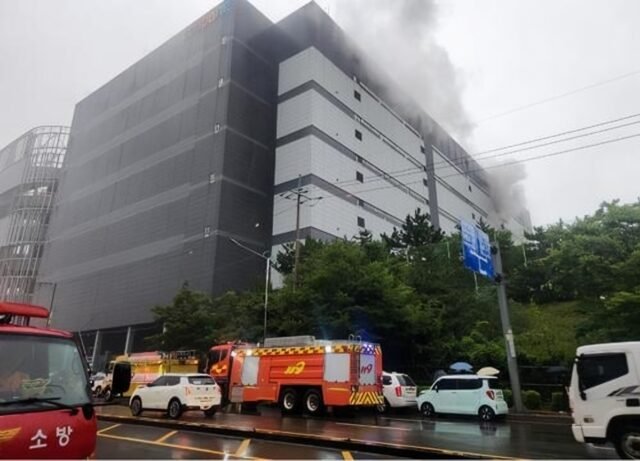 Kebakaran terjadi di pusat logistik Coupang di Incheon, melukai 1