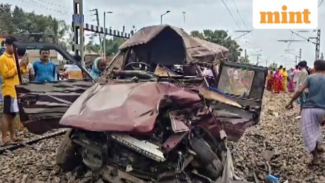 Kecelakaan kereta api di Benggala Barat: Tiga orang tewas, beberapa