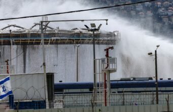 Kilang minyak terbesar di Israel akan menjalani perbaikan selama bertahun-tahun setelah serangan Iran, kata sebuah laporan