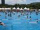 Kolam Sungai Han di Seoul dibuka untuk berenang malam hari saat banyak orang berbondong-bondong