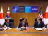 Korea Selatan, Amerika Serikat dan Jepang menegaskan kembali komitmen terhadap denuklirisasi Korea Utara, dan berjanji untuk memperkuat hubungan keamanan ekonomi