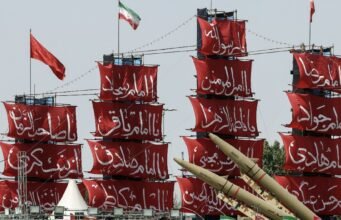Kurang dari selusin kapal transit di Selat Hormuz akhir pekan ini