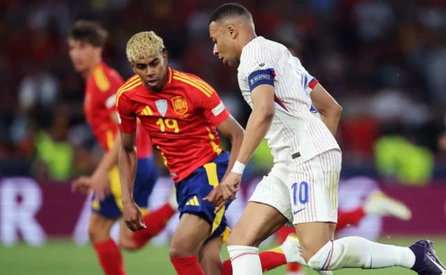 Lamine Yamal memenangkan lima putaran terakhir melawan Kylian Mbappé jelang