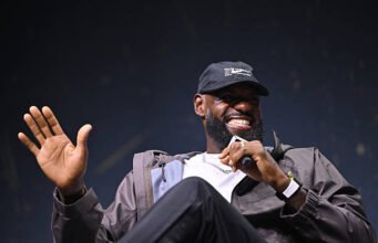 LeBron James bergabung dengan Philadelphia 76ers dengan kontrak dua tahun