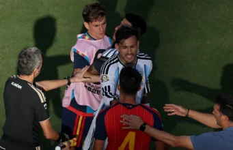 Leandro Paredes menerima kabar terbaru sanksi FIFA yang tidak terduga setelah memanasnya final Piala Dunia 2026 melawan Spanyol