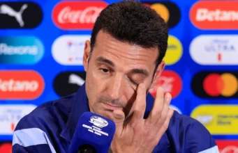 Lionel Scaloni menabur keraguan atas masa depan Argentina setelah kekalahan di final Piala Dunia 2026, meninggalkan konferensi pers sambil menangis