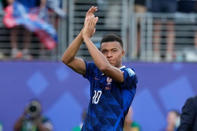 Mbappé mencetak dua gol dan menyamai Messi untuk memimpin Piala