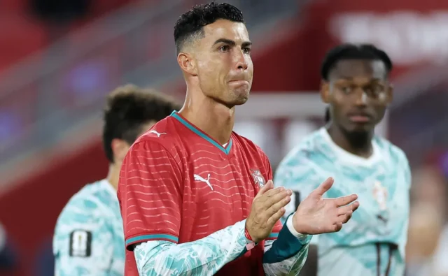 Mengapa Cristiano Ronaldo mengenakan seragam Portugal No.21 dan menjadi emosional