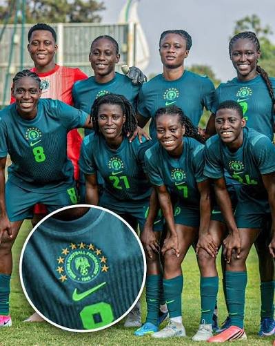 Mengapa Super Falcons memakai 10 bintang di seragam mereka