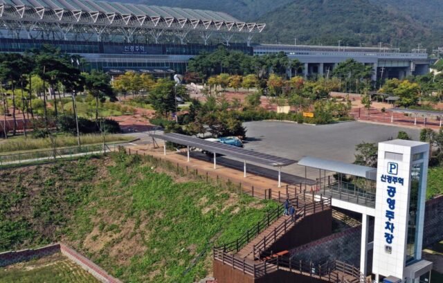 Mengapa stasiun kereta api berkecepatan tinggi Korea dibangun jauh dari