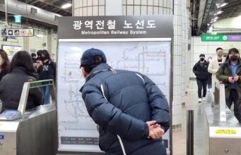 Metro gratis untuk lansia yang bermain bola salju ke Seoul dan Busan