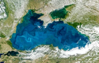NASA menangkap Laut Hitam yang berubah warna menjadi biru kehijauan dari luar angkasa