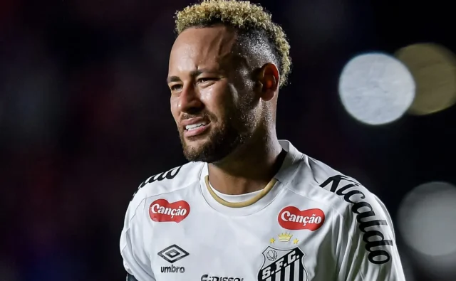 Neymar mengajukan pertanyaan tajam setelah dikritik karena penampilan turnamen poker