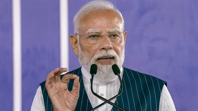 PM Modi mengatakan tindakan yang lebih keras terhadap kebocoran kertas
