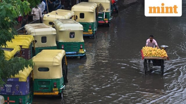 Pembaruan Langsung Cuaca India: Operasi landasan pacu di bandara Mumbai